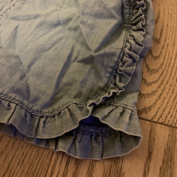 Ruffled denim shorts - Picture 4 of 4